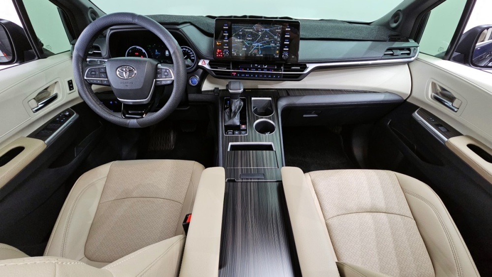 Toyota Sienna 4th generation