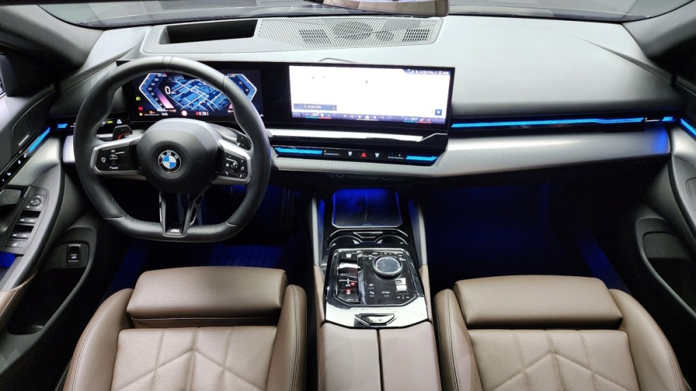 BMW 5 Series (G60)