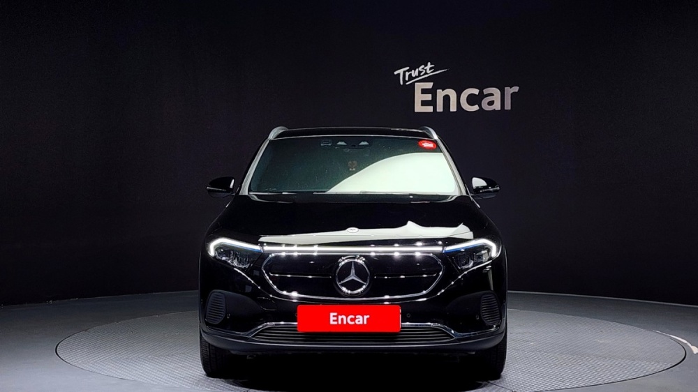 Mercedes-Benz EQA-H243
