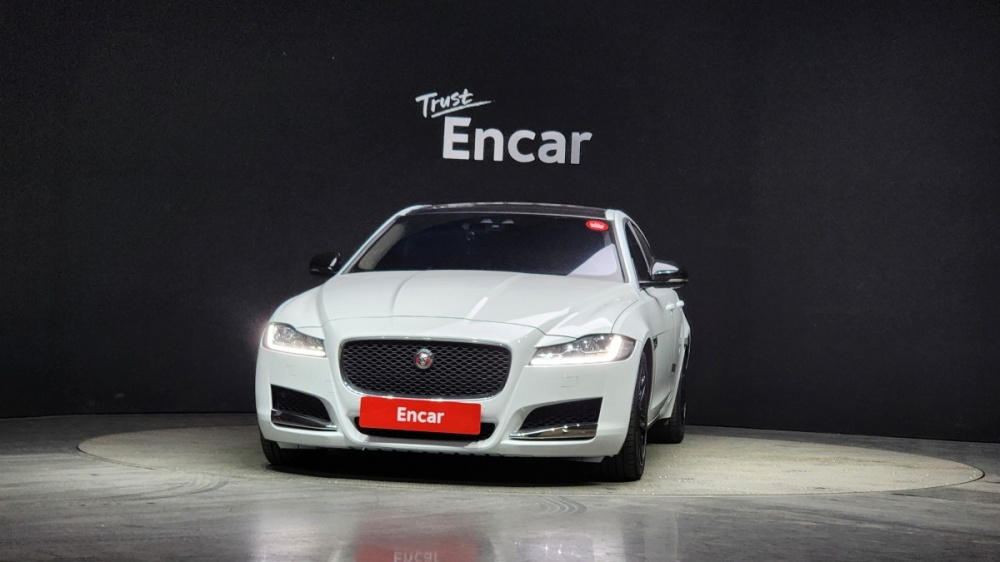 Jaguar XF (X260)