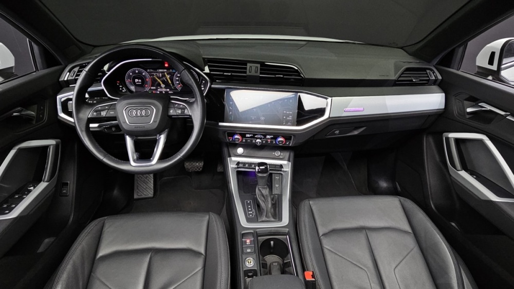 Audi Q3 (F3)