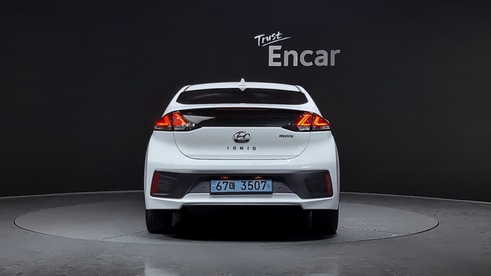 Hyundai The new Ioniq electric