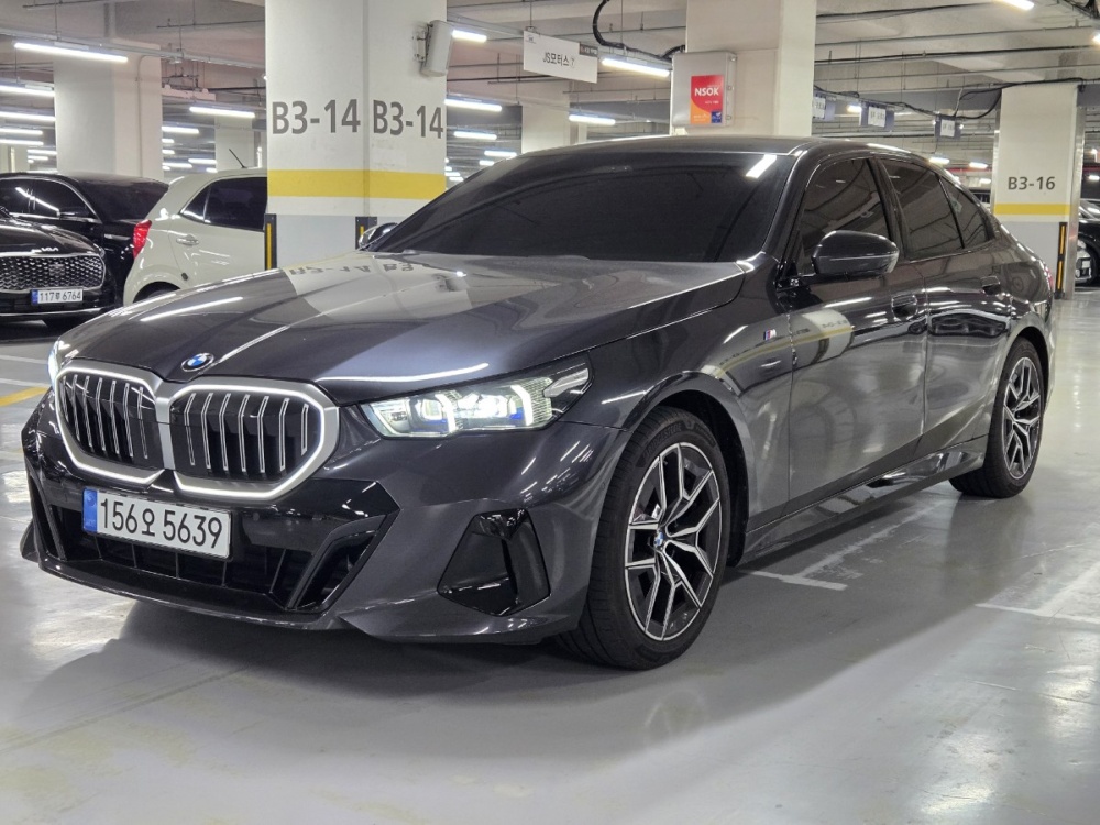 BMW 5 Series (G60)