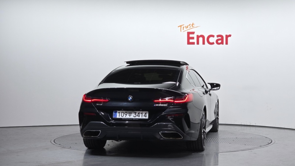 BMW 8 Series (G15)