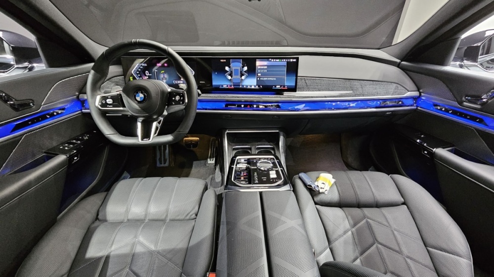BMW 7 Series (G70)