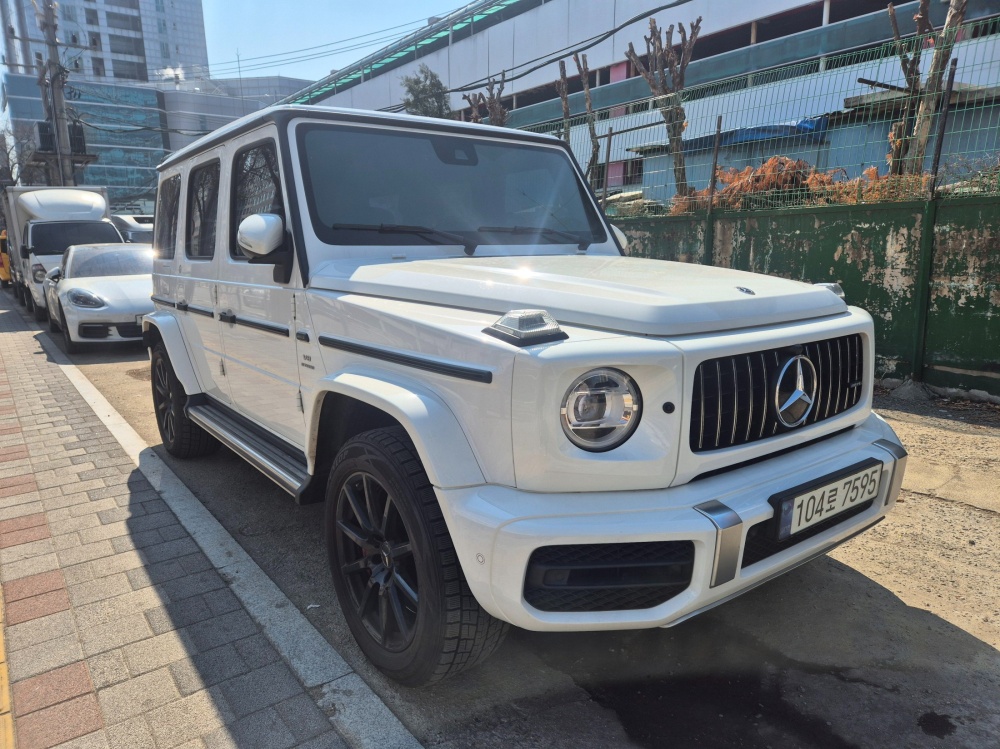 Mercedes-Benz G-Class W463b