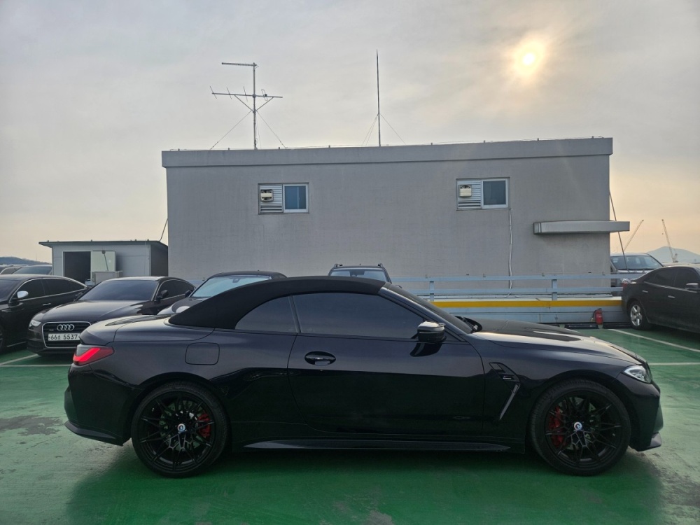 BMW M4 (G82)