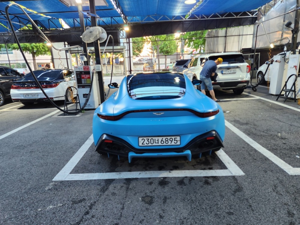 Aston martin Vantage 2nd generation