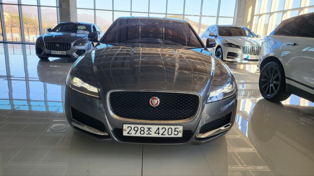 Jaguar XF (X260)