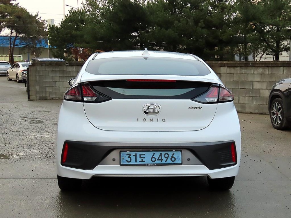 Hyundai The new Ioniq electric