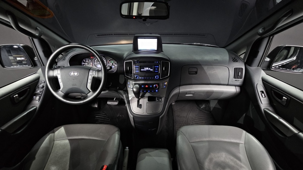 Hyundai The New Grand Starex