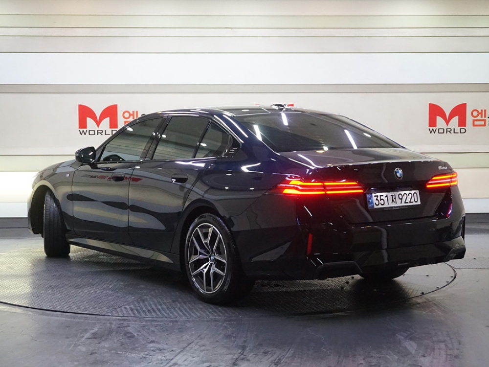 BMW 5 Series (G60)