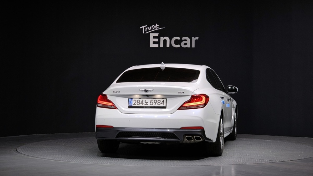 Genesis G70