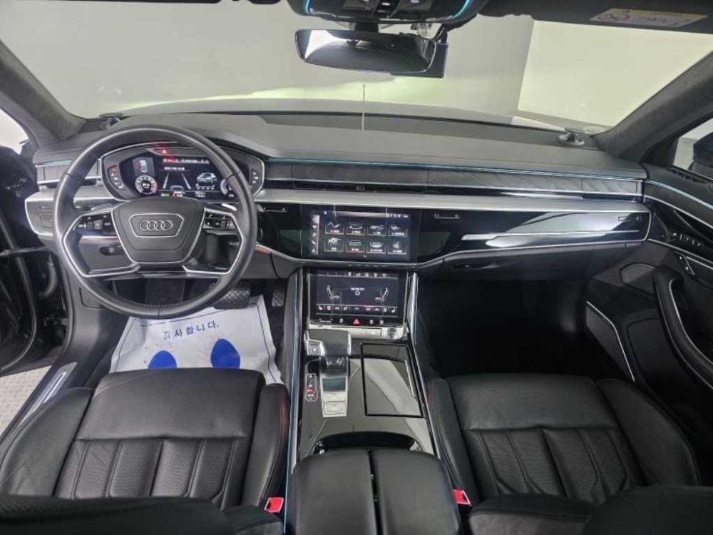Audi A8 (D5)