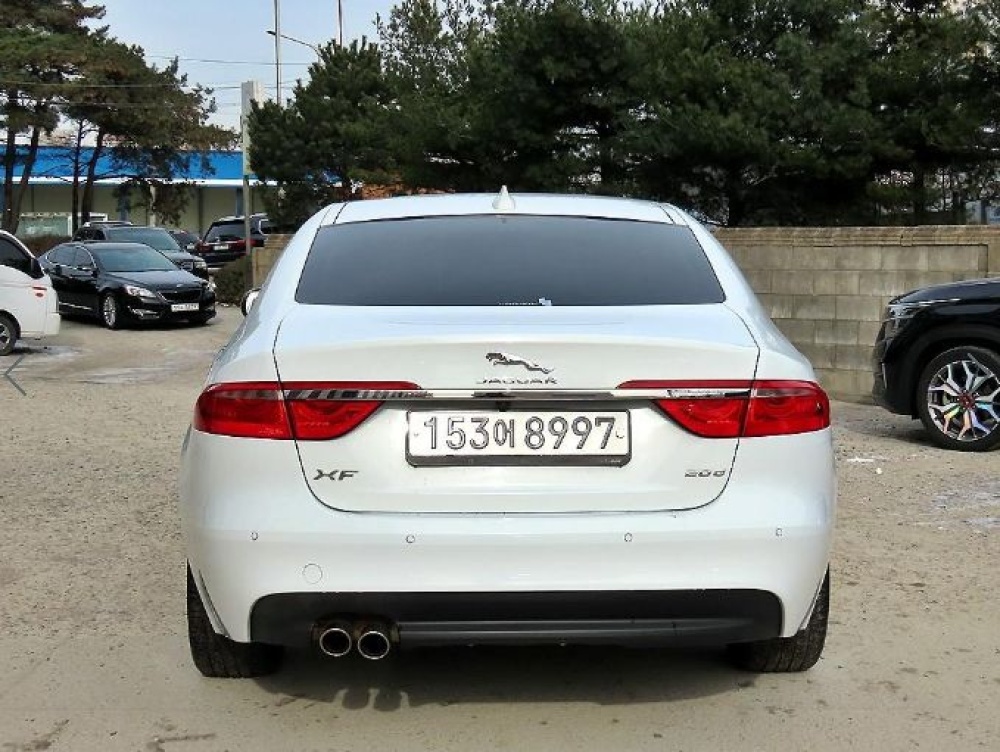 Jaguar XF (X260)