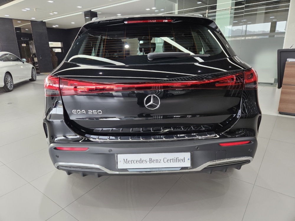 Mercedes-Benz EQA-H243
