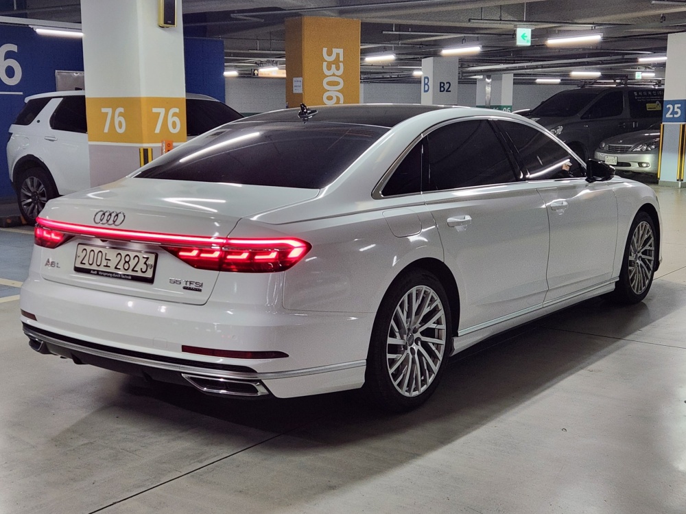 Audi A8 (D5)