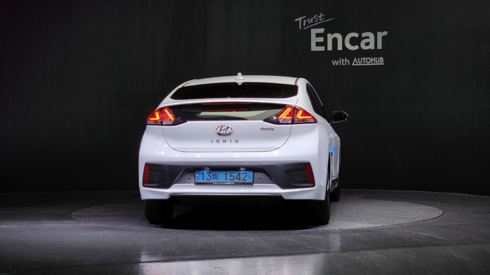 Hyundai The new Ioniq electric