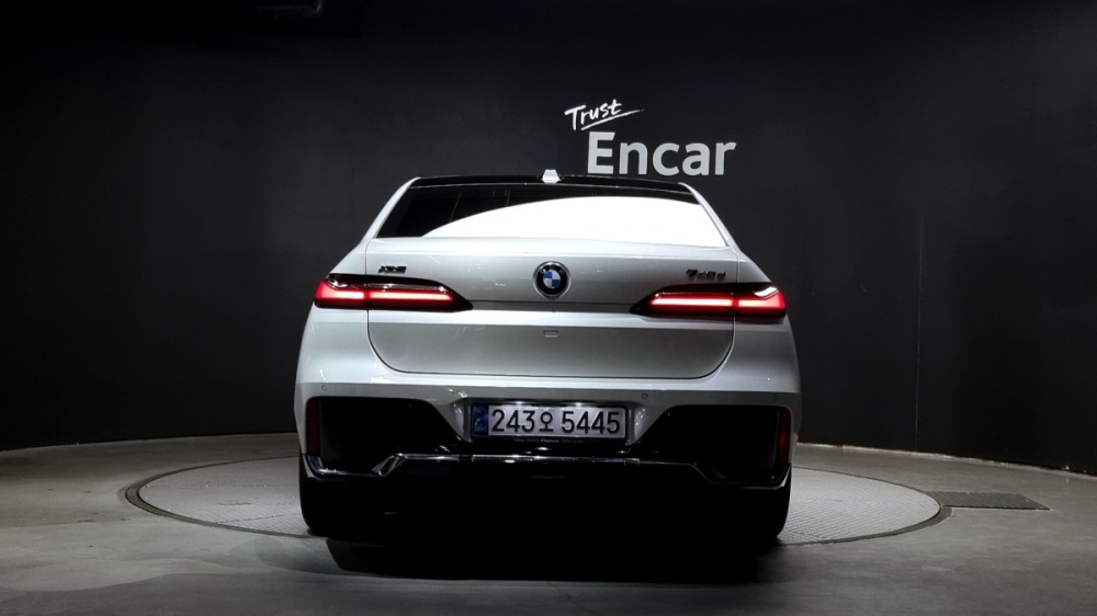 BMW 7 Series (G70)