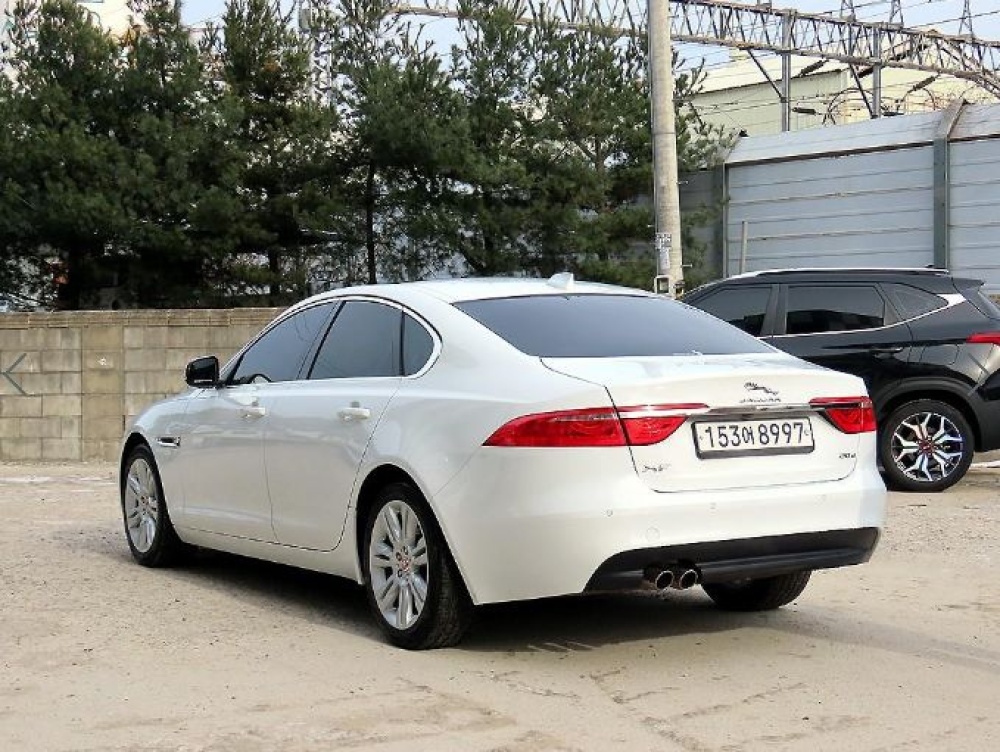 Jaguar XF (X260)