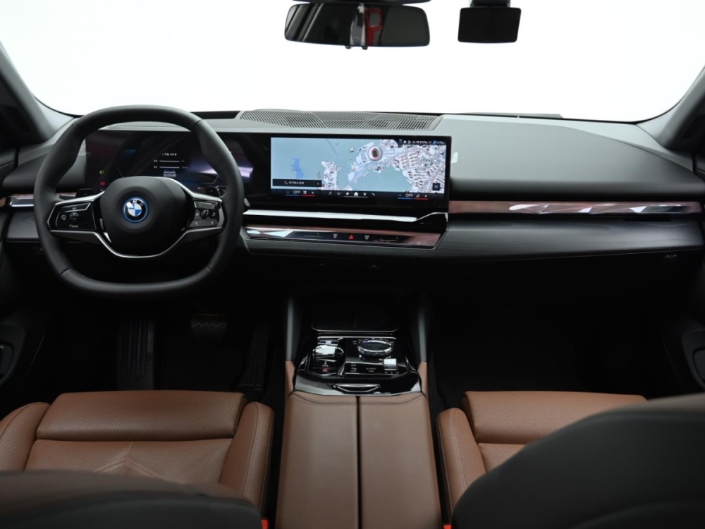 BMW 5 Series (G60)