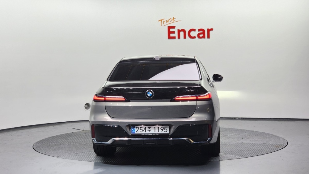 BMW 7 Series (G70)