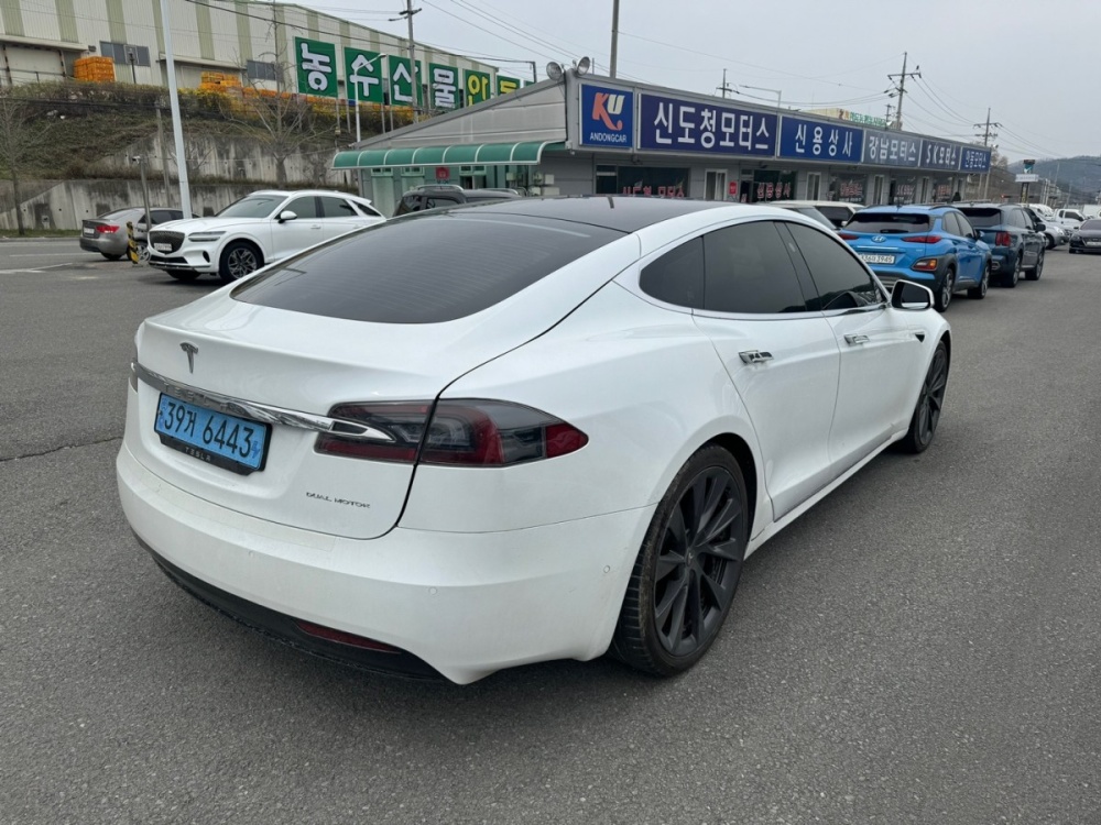 Tesla Model S