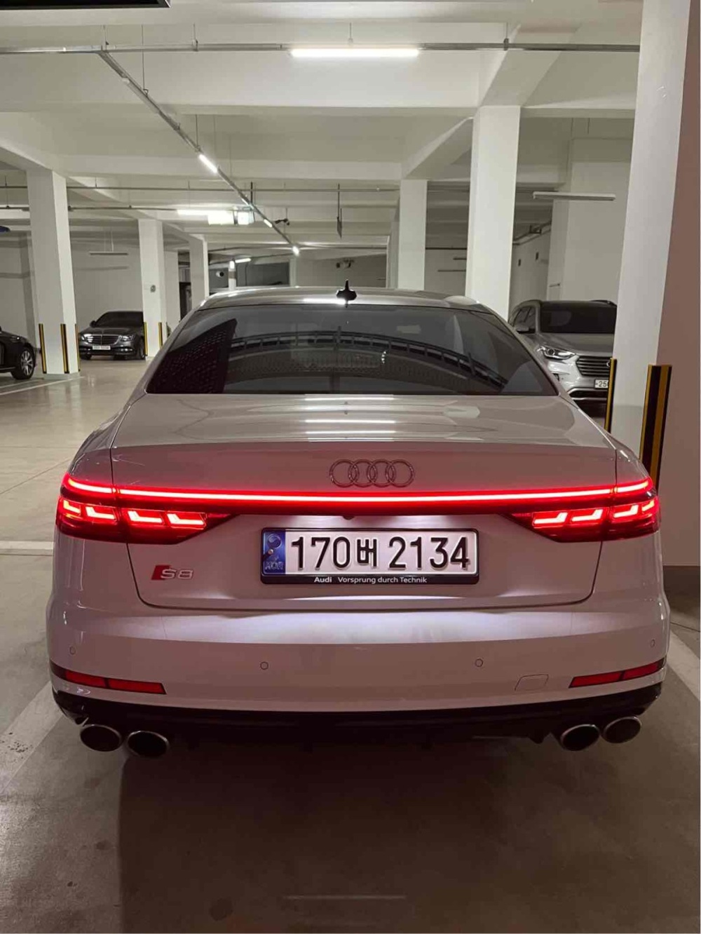 Audi S8 (D5)