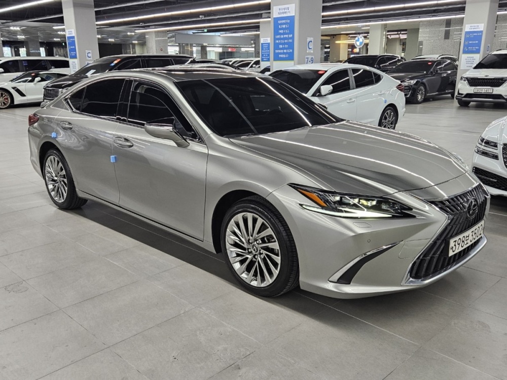 Lexus ES300h 7th generation