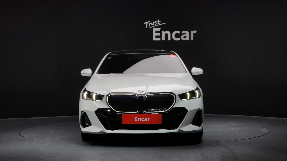 BMW 5 Series (G60)