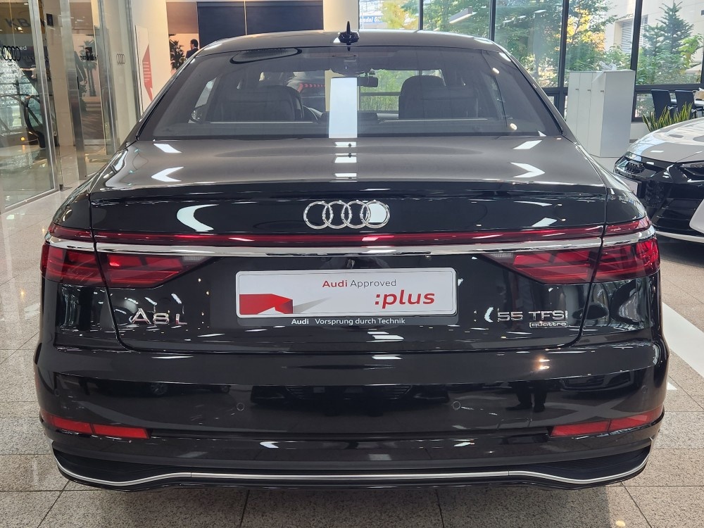 Audi A8 (D5)