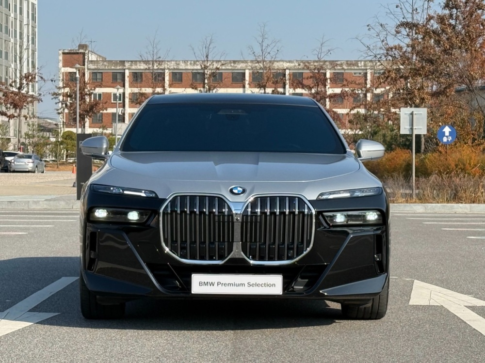BMW 7 Series (G70)