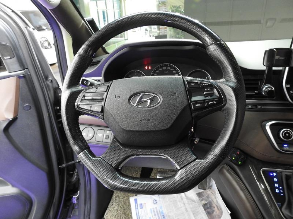 Hyundai The New Grand Starex