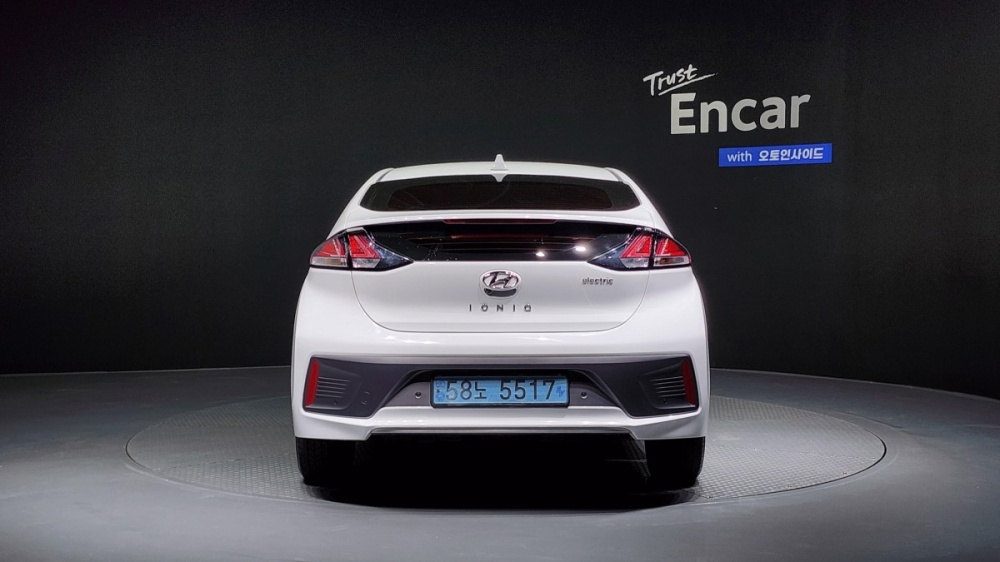 Hyundai The new Ioniq electric