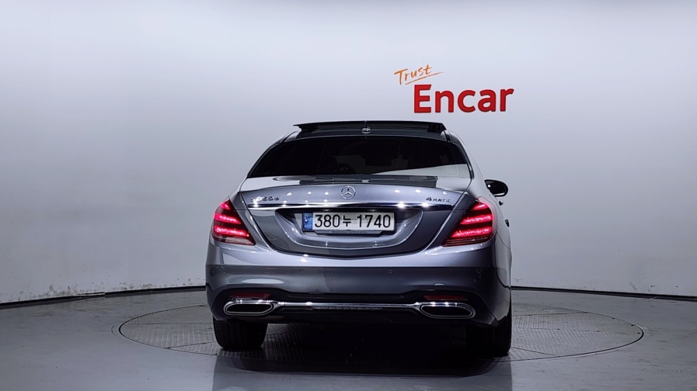 Mercedes-Benz S-Class W222