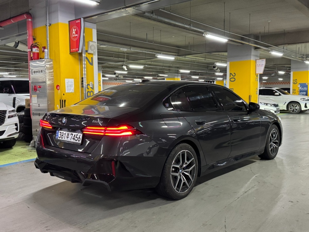 BMW 5 Series (G60)