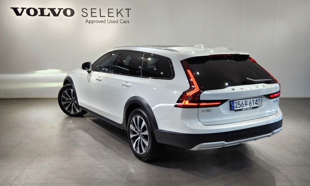 Volvo V90 Cross Country