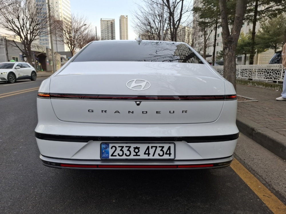 Hyundai Grandeur Hybrid (GN7)