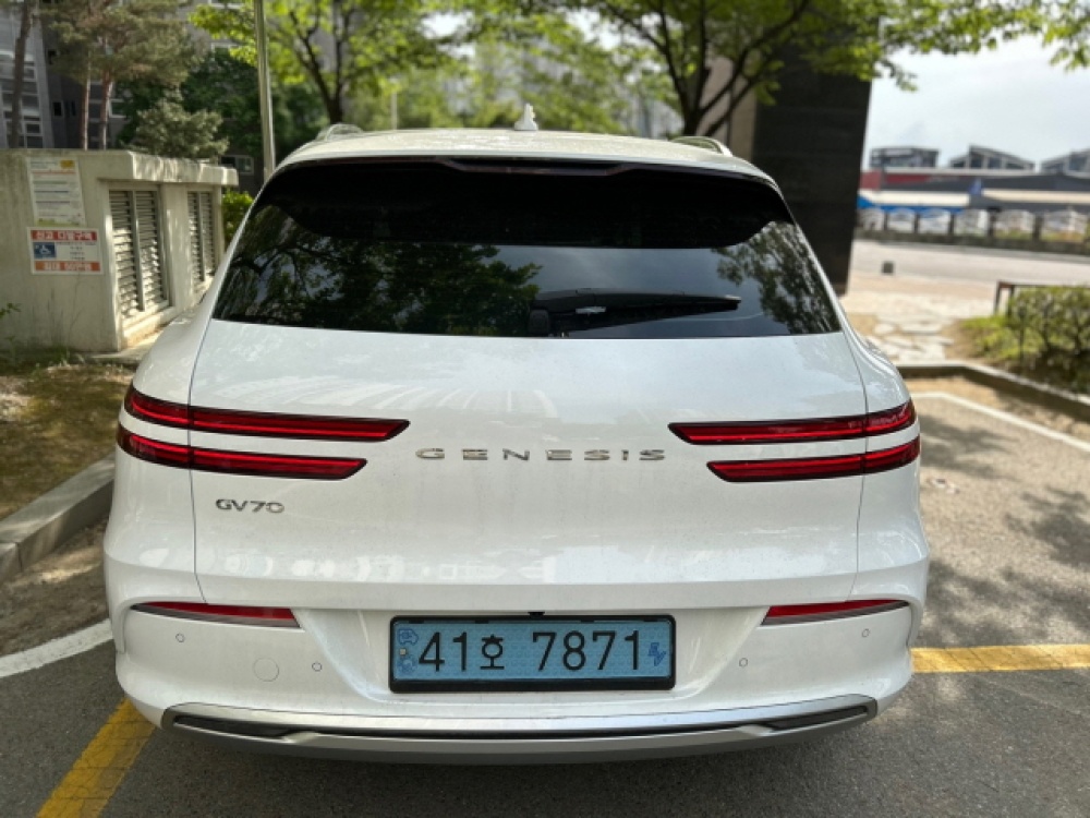 Genesis Electrified GV70