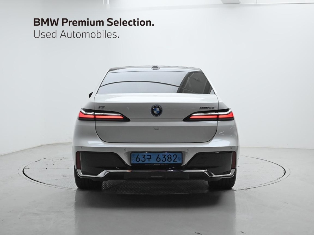 BMW i7 (G70)