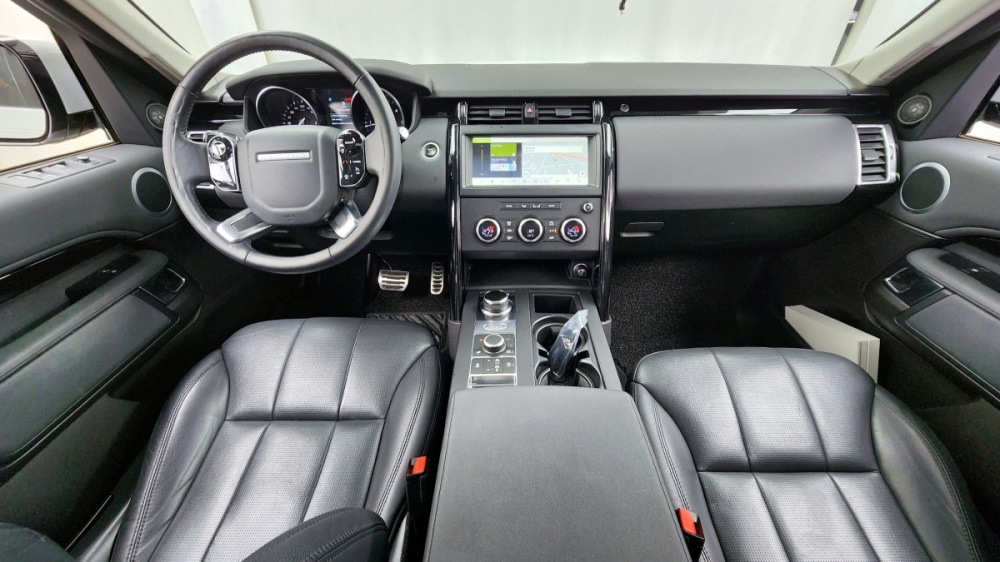 Land rover discovery 5