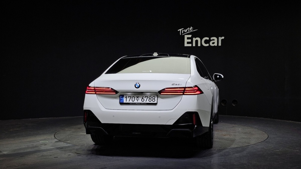 BMW 5 Series (G60)