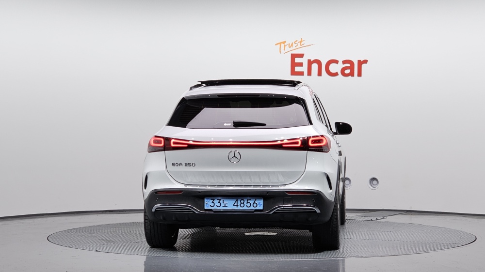 Mercedes-Benz EQA-H243