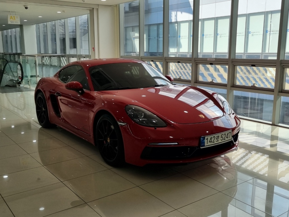 Porsche 718 Cayman