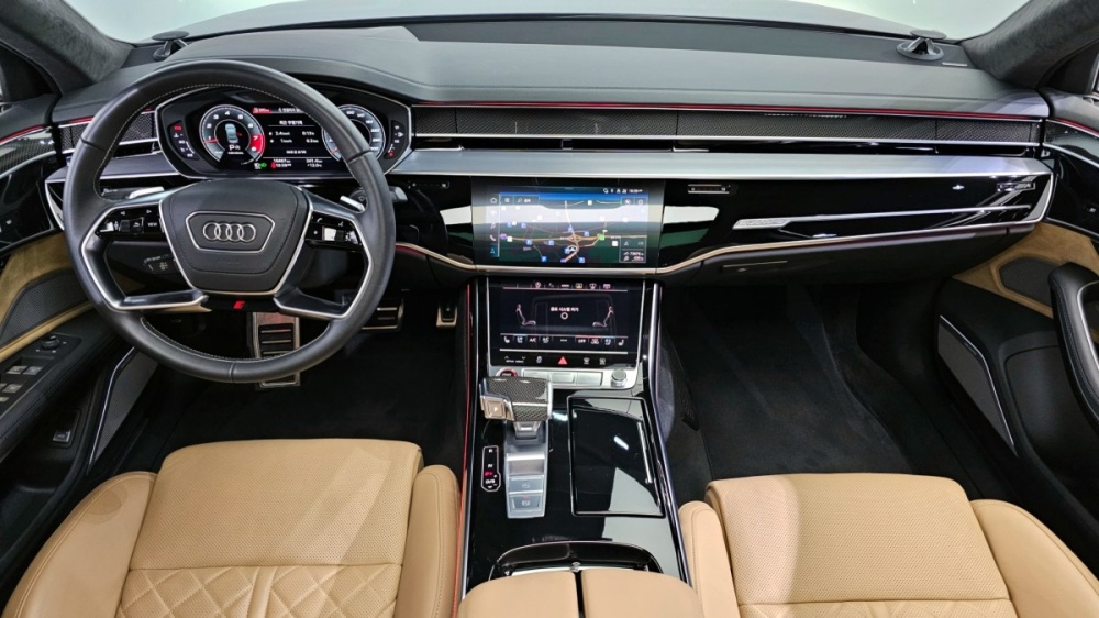 Audi S8 (D5)