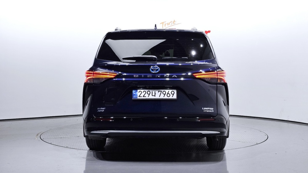 Toyota Sienna 4th generation