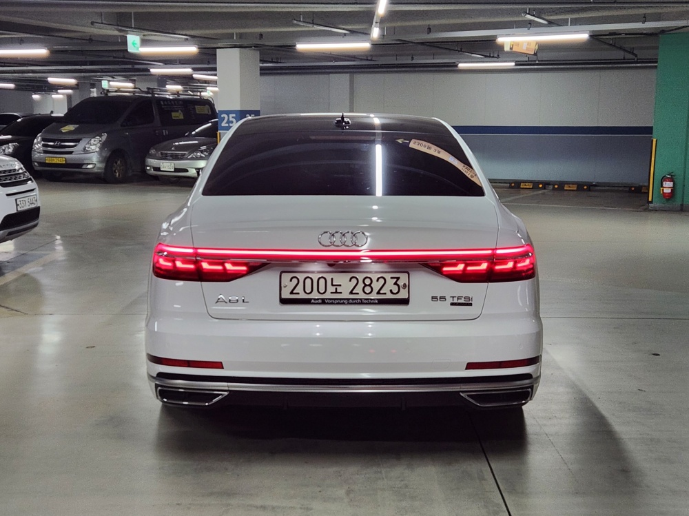 Audi A8 (D5)