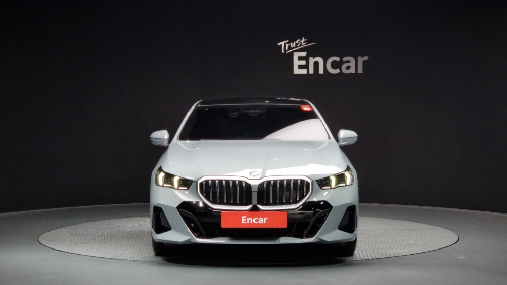 BMW 5 Series (G60)