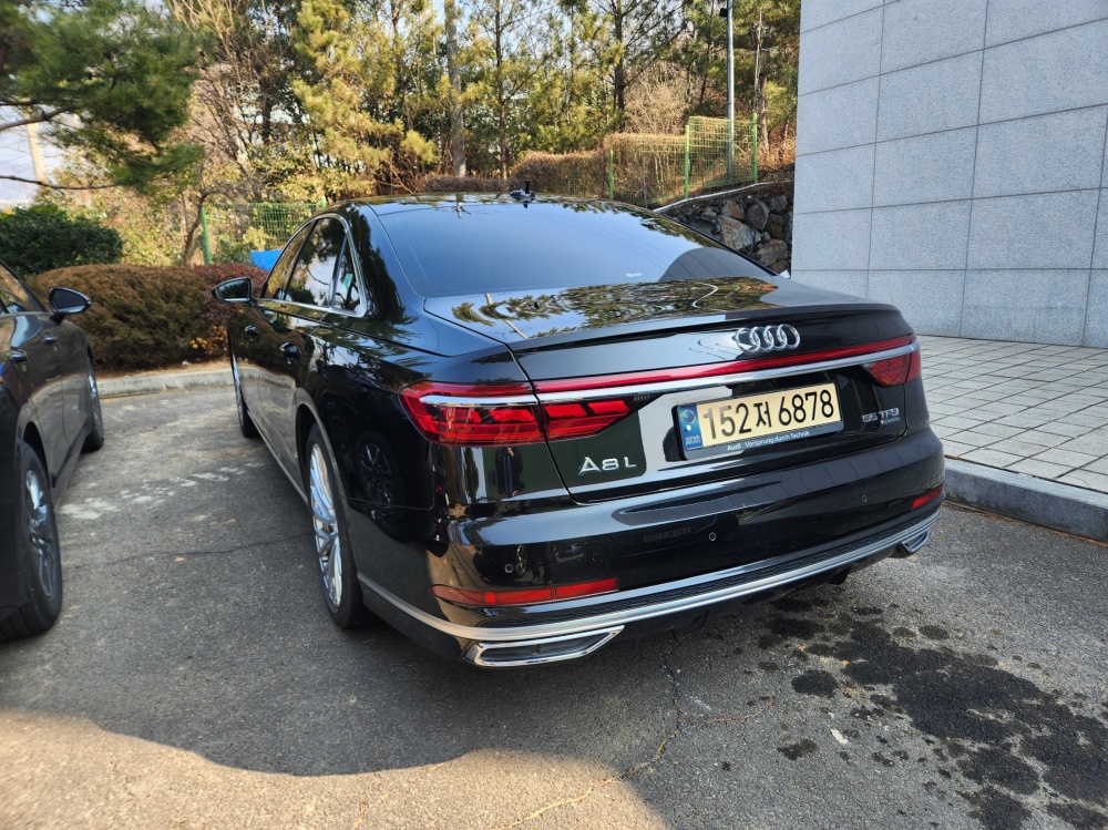 Audi A8 (D5)