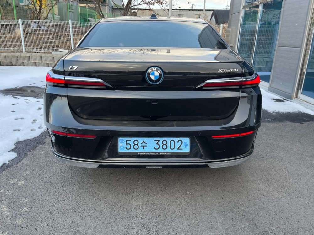 BMW i7 (G70)